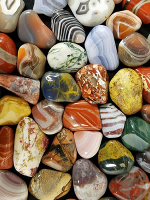 where do you find agates