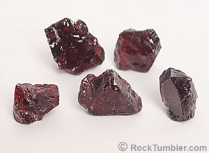 Tumbling grade garnet