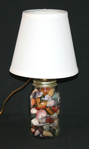 Mason jar lamp with tumbled stone vase filler